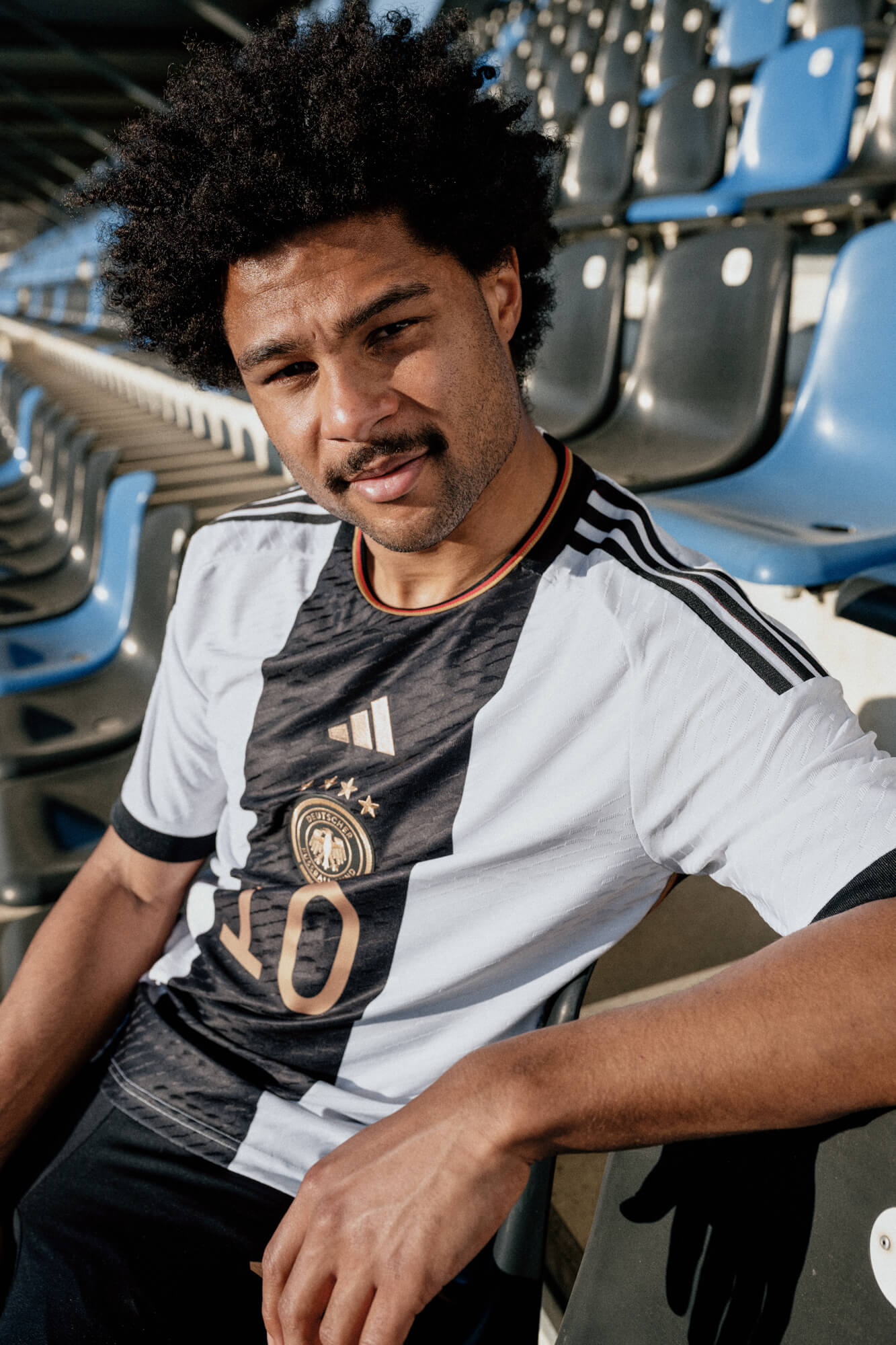 FW22_FB_DFB_HOME_MK_GNABRY_0194