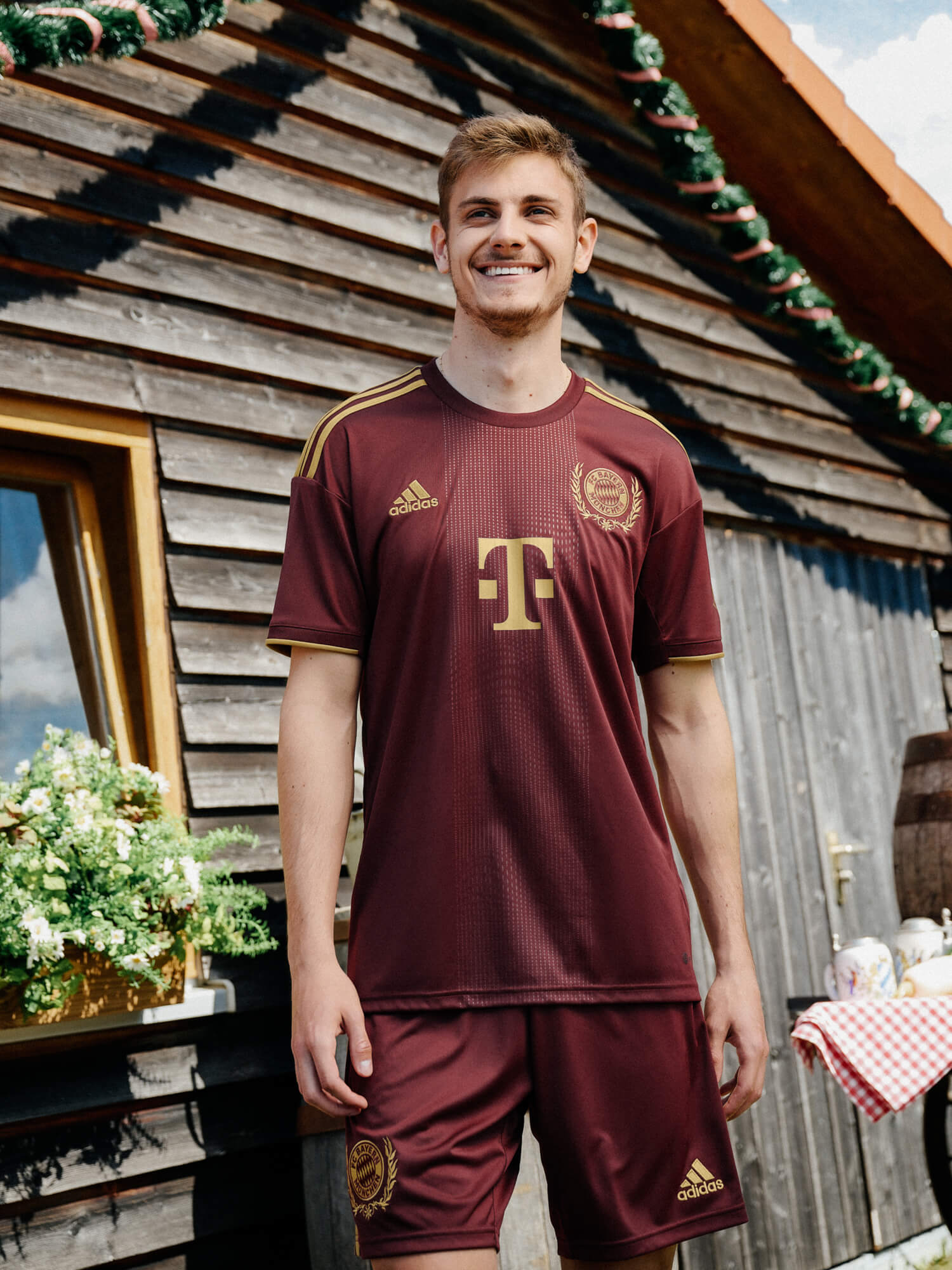H23544_FCBAYERN_FW22_WIESN_STANISIC_01